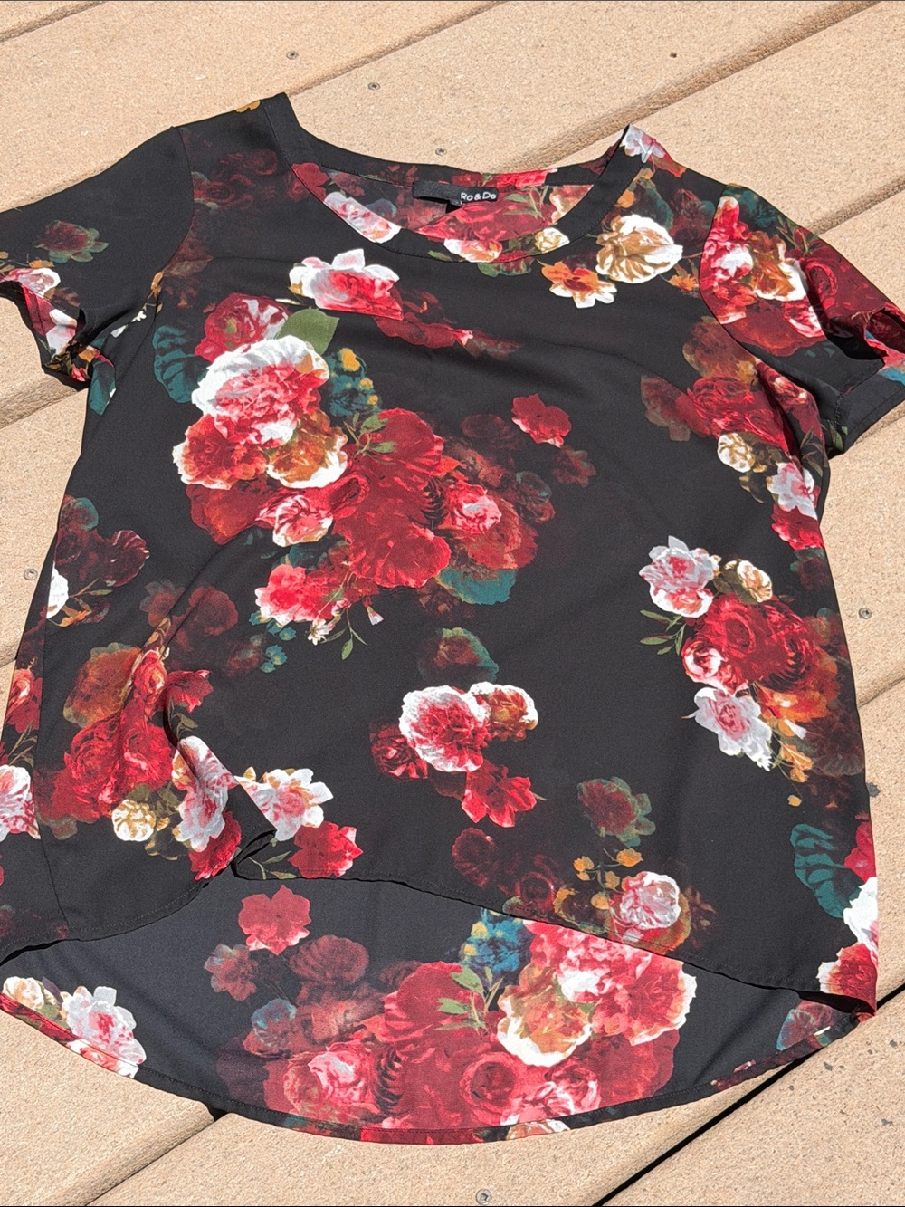 Ro & De Black Sheer Floral Short Sleeve Blouse with Red Rose Pattern small